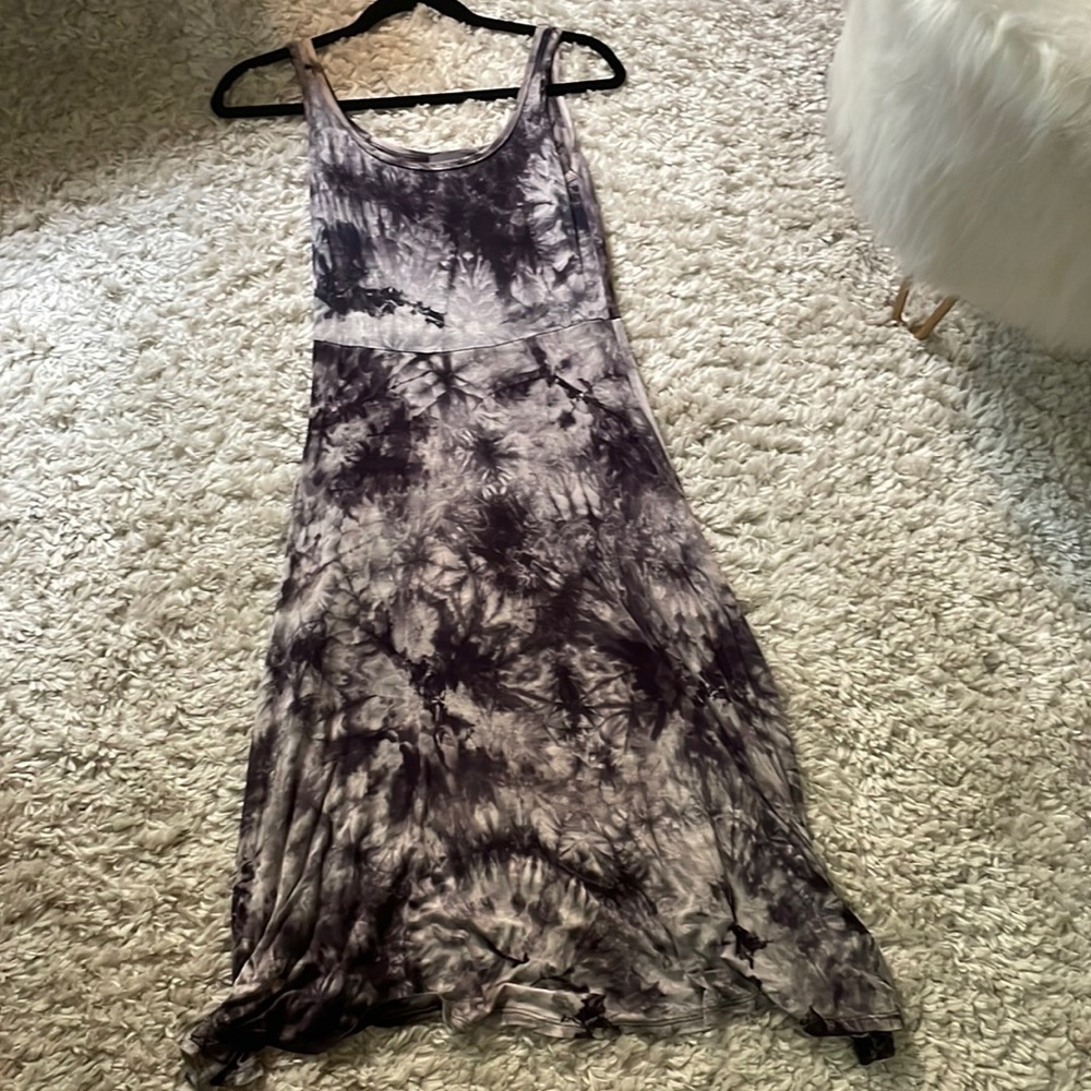 Olivia Rae - midi dress - stretchy material - has pockets! Tie dye - like new